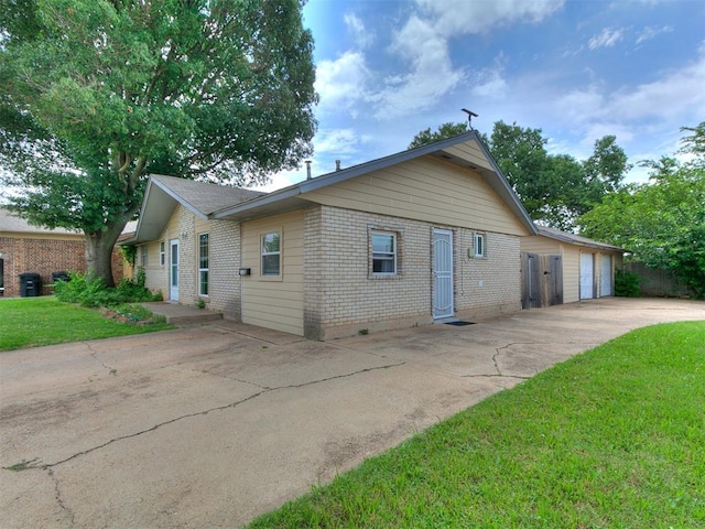 650 NW 5th St, Moore, OK 73160 - single story home with brick siding, a front lawn, a garage, and driveway
