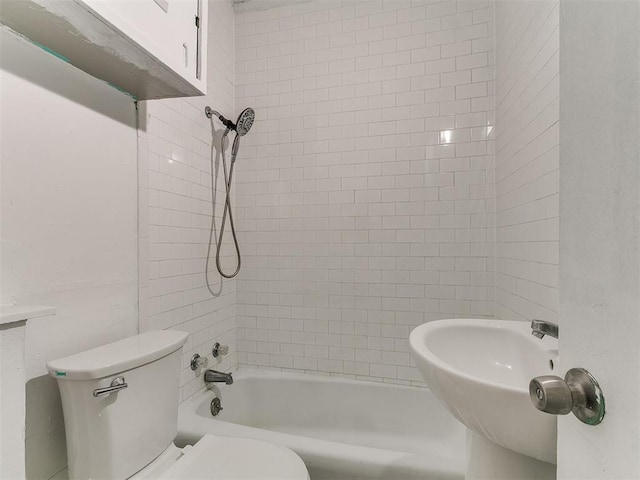 650 NW 5th St, Moore, OK 73160 - bathroom with toilet and  shower combination