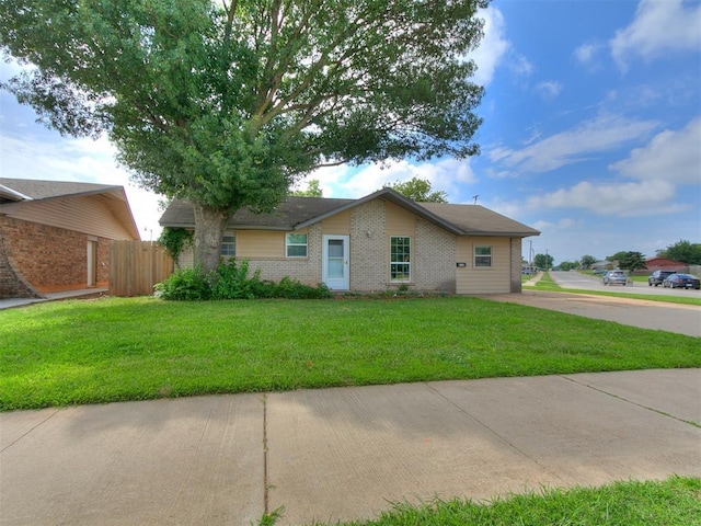 650 NW 5th St, Moore, OK 73160 - ranch-style home with brick siding