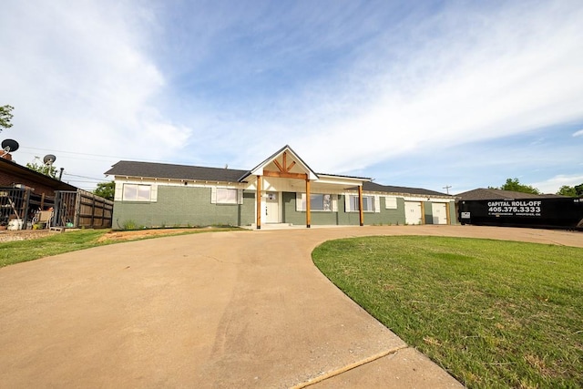 1212 S Main St, Kingfisher, OK 73750 - view of front of property featuring a garage