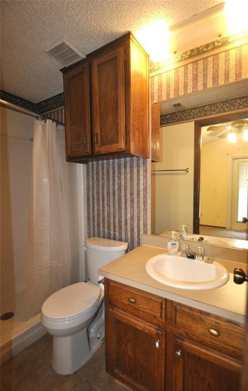 1333 SW 95th St, Oklahoma City, OK 73159 - bathroom featuring wallpapered walls, vanity, curtained shower, and a textured ceiling