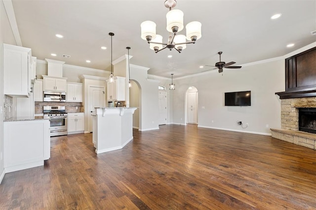 28 143rd St, Oklahoma City, OK 73170 - kitchen featuring appliances with stainless steel finishes, open floor plan, arched walkways, ornamental molding, and ceiling fan