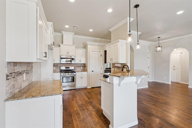 28 143rd St, Oklahoma City, OK 73170 - kitchen featuring stainless steel appliances, a peninsula, arched walkways, crown molding, and decorative backsplash