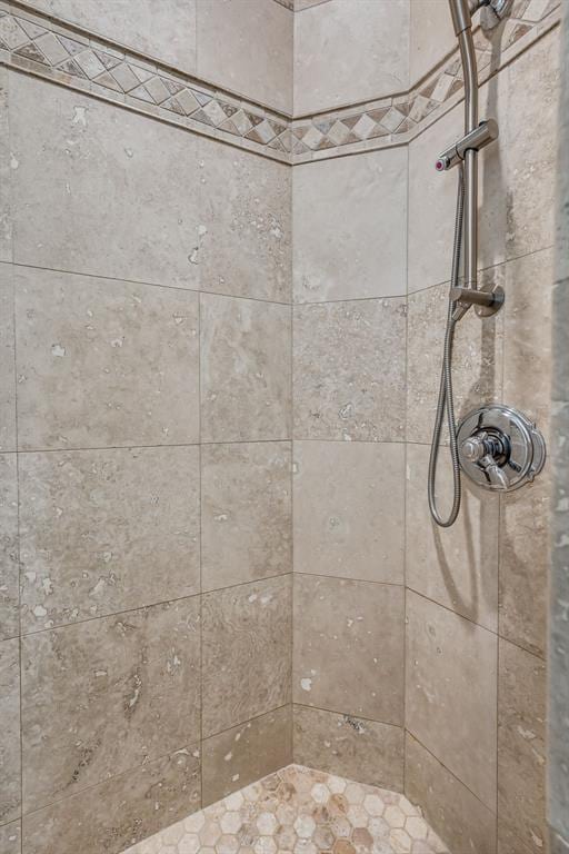 1233 Autumn Creek Dr, Edmond, OK 73003 - bathroom featuring a tile shower