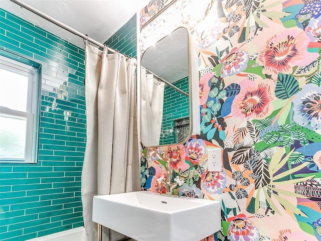 1710 Carlisle Rd, Oklahoma City, OK 73120 - full bathroom with healthy amount of natural light and shower / bath combination with curtain