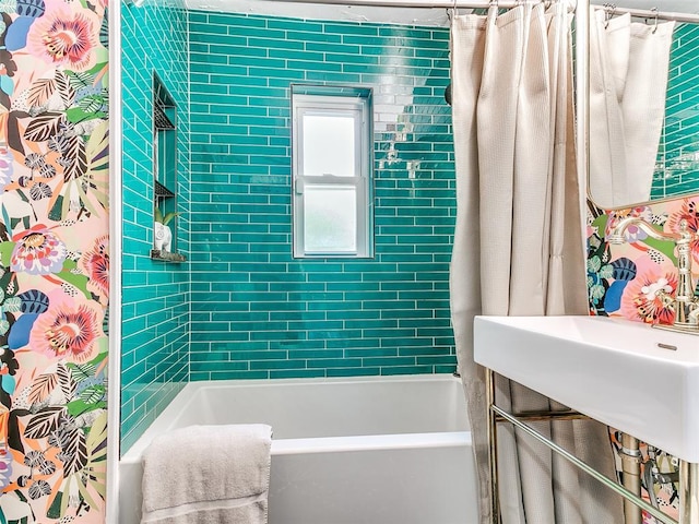1710 Carlisle Rd, Oklahoma City, OK 73120 - full bath featuring shower / bath combination with curtain