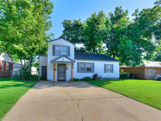 3225 SE 20th St, Oklahoma City, OK 73115 - traditional-style house featuring concrete driveway