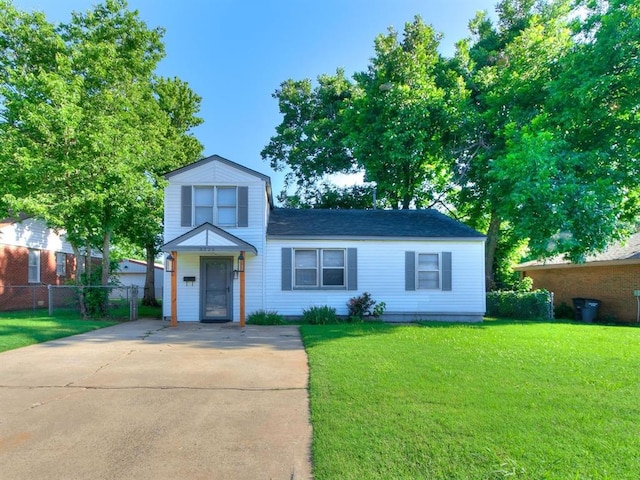 3225 SE 20th St, Oklahoma City, OK 73115 - traditional-style home with driveway and a shingled roof