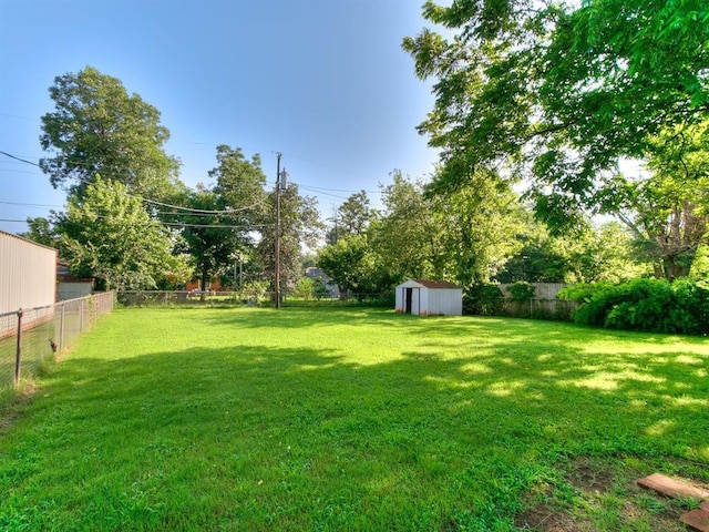 3225 SE 20th St, Oklahoma City, OK 73115 - fenced backyard featuring a shed