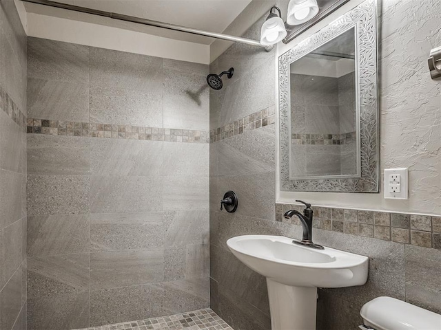 201 N Base Ave, Norman, OK 73069 - bathroom with a tile shower and toilet