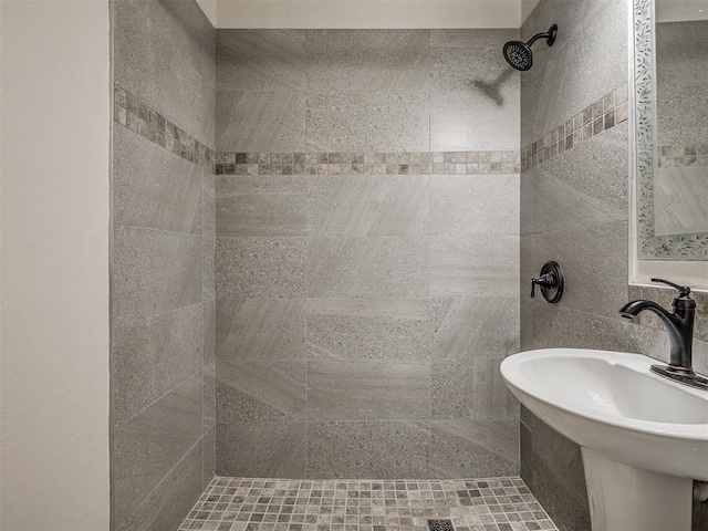 201 N Base Ave, Norman, OK 73069 - full bathroom with tiled shower and a sink