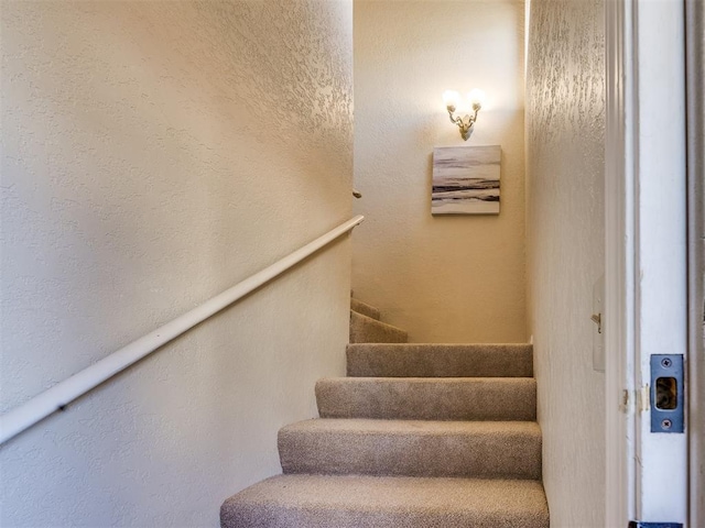14313 N Pennsylvania Ave Unit 7E, Oklahoma City, OK 73134 - stairway featuring a textured wall