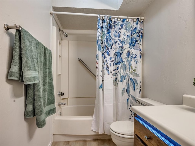 14313 N Pennsylvania Ave Unit 7E, Oklahoma City, OK 73134 - bathroom with shower / bath combination with curtain, vanity, and wood finished floors
