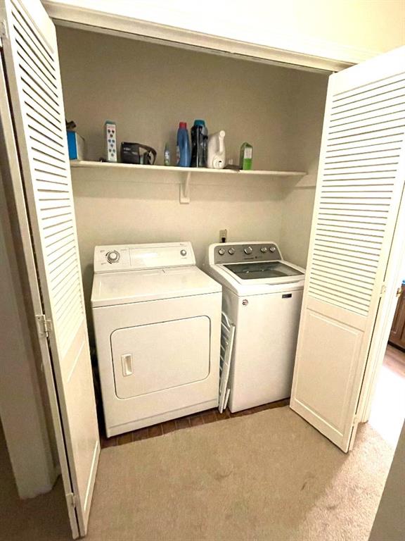 14313 N Pennsylvania Ave Unit 7E, Oklahoma City, OK 73134 - laundry area featuring independent washer and dryer and light carpet