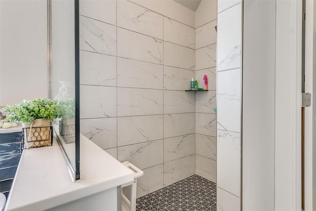 10125 NW 99th St, Yukon, OK 73099 - bathroom featuring tiled shower and vanity