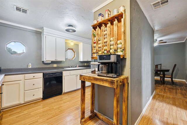 807 Thompson Dr, El Reno, OK 73036 - kitchen with dishwasher, light wood-style floors, dark countertops, a ceiling fan, and a textured ceiling