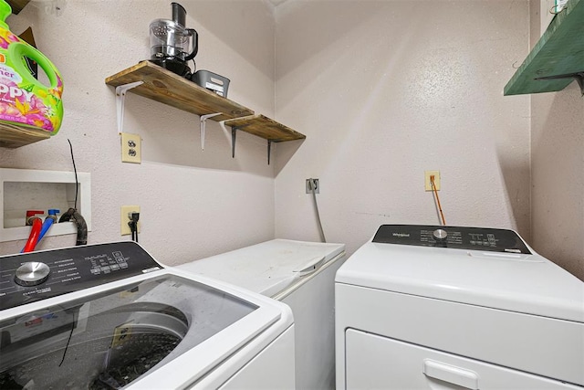 807 Thompson Dr, El Reno, OK 73036 - laundry area featuring washer and clothes dryer