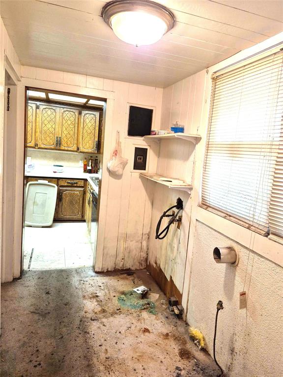 4300 N Butler Pl, Oklahoma City, OK 73118 - view of laundry room