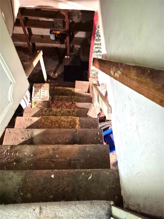 4300 N Butler Pl, Oklahoma City, OK 73118 - view of staircase