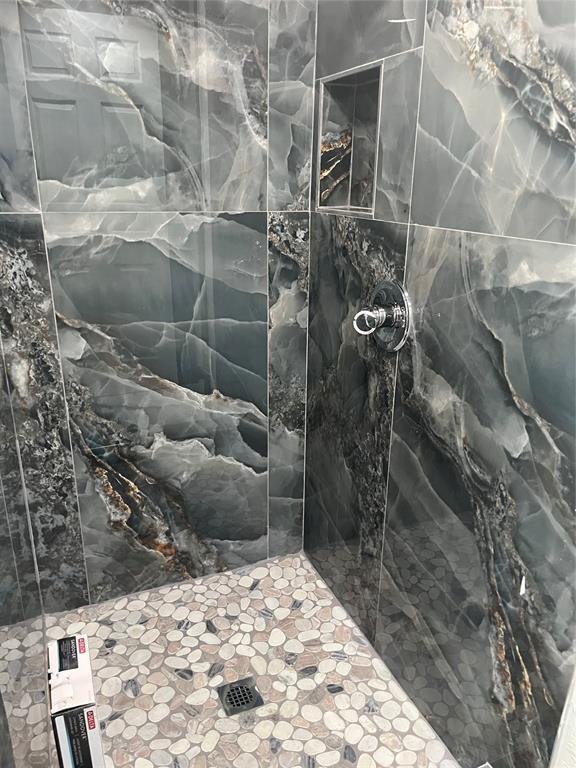2416 S Shartel Ave, Oklahoma City, OK 73109 - full bath featuring a tile shower