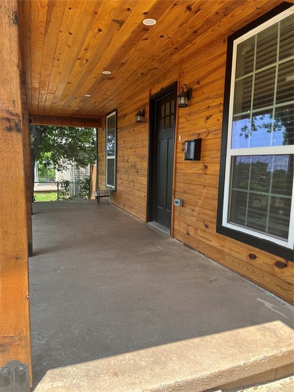 2416 S Shartel Ave, Oklahoma City, OK 73109 - view of porch