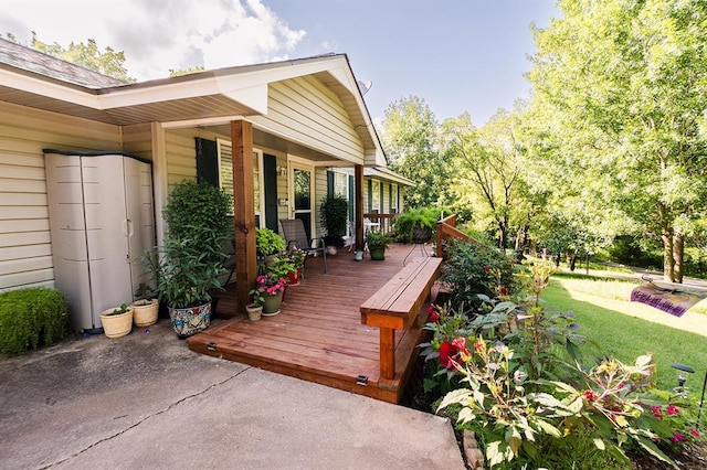 207 S Mcclure Ave, Pauls Valley, OK 73075 - porch with a yard