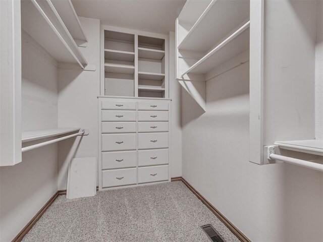 1602 N Davis Ave, Oklahoma City, OK 73127 - walk in closet featuring carpet