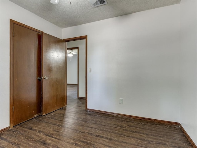 501 E Cardinal Pl, Midwest City, OK 73130 - spare room featuring wood finished floors, a textured ceiling, and a ceiling fan