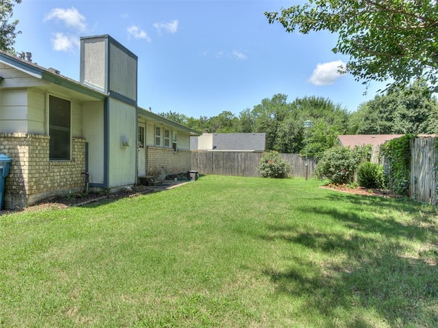 501 E Cardinal Pl, Midwest City, OK 73130 - view of yard