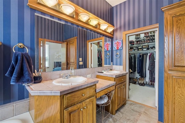 8404 NW 65th Pl, Oklahoma City, OK 73132 - full bath featuring wallpapered walls, vanity, a spacious closet, and a tub to relax in