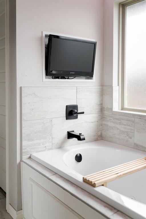 8317 Poplar Dr, Edmond, OK 73034 - bathroom featuring plenty of natural light and a bath