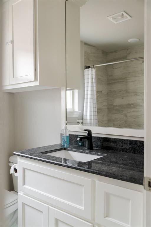 8317 Poplar Dr, Edmond, OK 73034 - full bathroom featuring vanity and tiled shower