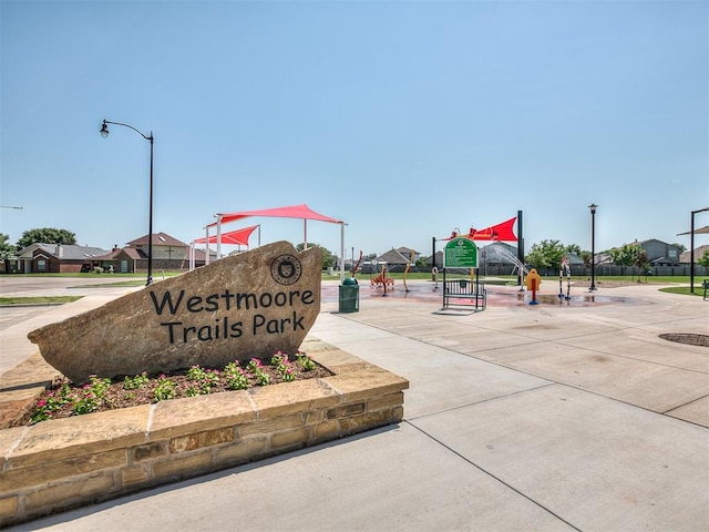 1011 SW 22nd St, Moore, OK 73170 - view of community