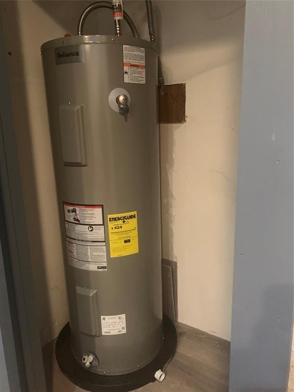 28153 County Street 2540Th, St, Fort Cobb, OK 73038 - utility room featuring electric water heater