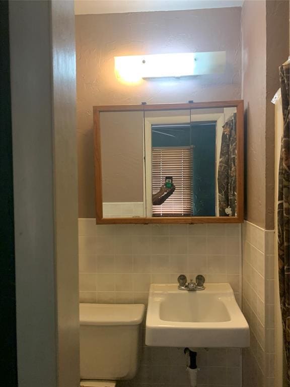 28153 County Street 2540Th, St, Fort Cobb, OK 73038 - bathroom with tile walls and a wainscoted wall