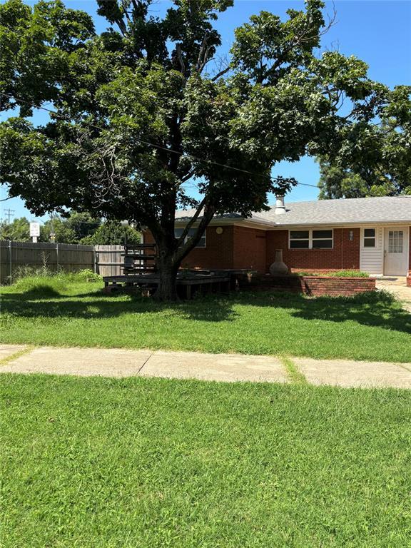611 Garth Brooks Blvd, Yukon, OK 73099 - view of yard