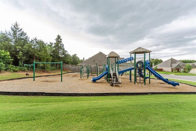 8040 Sweetgum St, Edmond, OK 73034 - community playground with a lawn