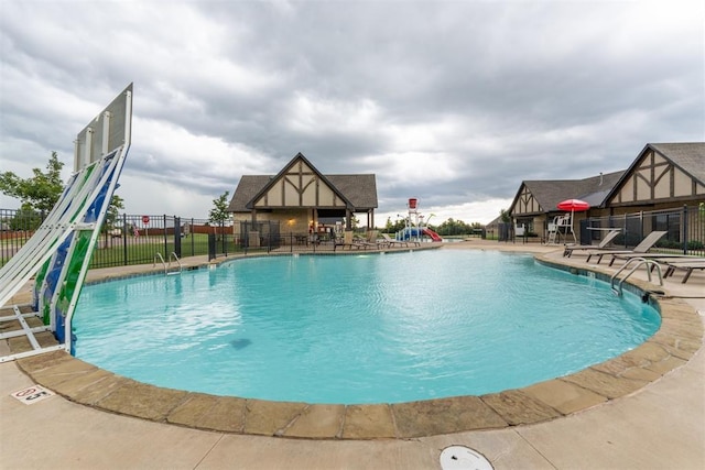 8040 Sweetgum St, Edmond, OK 73034 - community pool with a patio