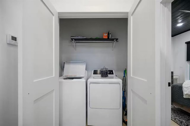 156 Butternut Trl, Broken Bow, OK 74728 - laundry room featuring washer and clothes dryer