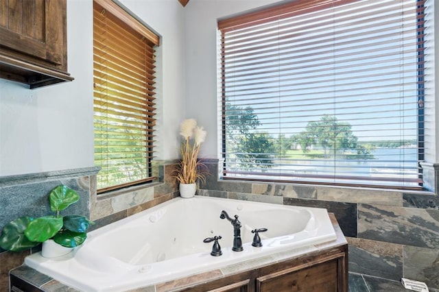 39 E Shore Dr, Arcadia, OK 73007 - bathroom featuring a jetted tub