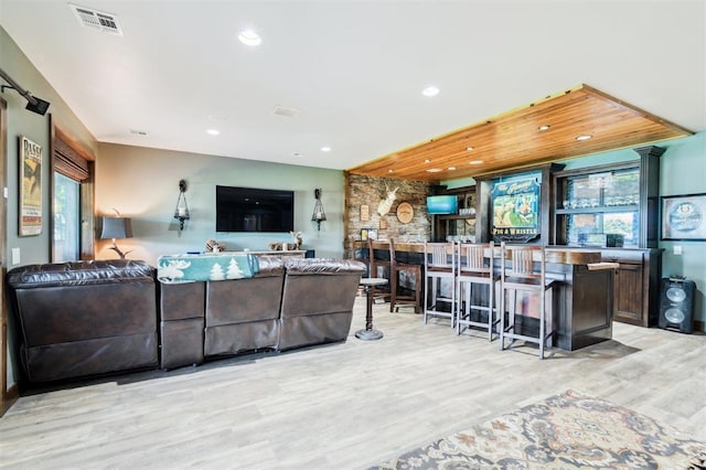 39 E Shore Dr, Arcadia, OK 73007 - living room with a dry bar, light wood finished floors, and recessed lighting