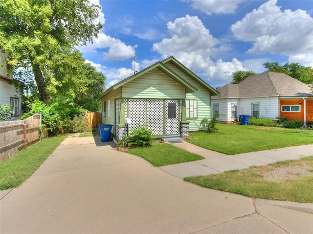 610 N Choctaw Ave, El Reno, OK 73036 - bungalow-style home featuring driveway