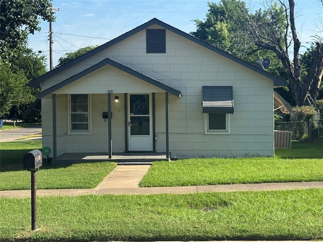 818 W Watts St, El Reno, OK 73036 - bungalow-style home with a porch