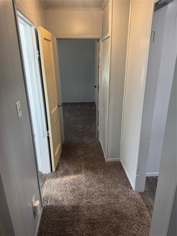 818 W Watts St, El Reno, OK 73036 - hallway featuring carpet floors and a decorative wall