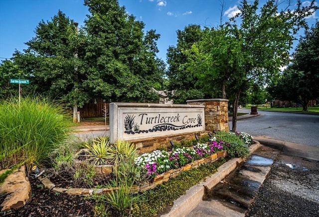 1601 Hazelhurst, Edmond, OK 73013 - view of community / neighborhood sign