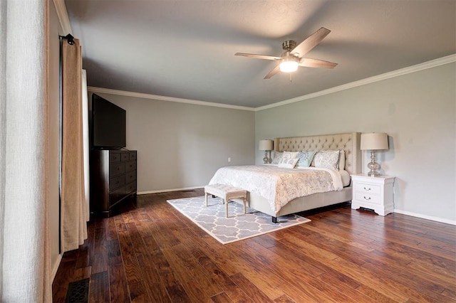 5305 Circle Gln, Edmond, OK 73025 - bedroom with wood finished floors, crown molding, and a ceiling fan