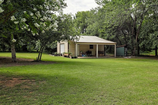 5305 Circle Gln, Edmond, OK 73025 - view of green lawn featuring a detached garage and an outdoor structure