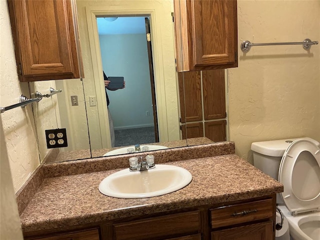 600 NW 4th St Unit 305N, Oklahoma City, OK 73102 - half bath with vanity and a textured wall