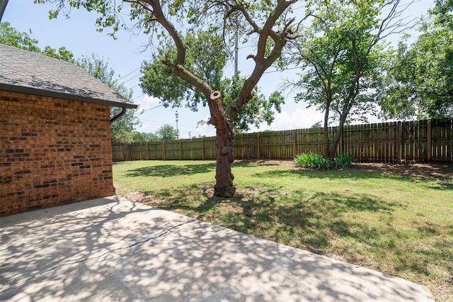 2322 Ripple Creek Ln, Edmond, OK 73012 - fenced backyard featuring a patio area