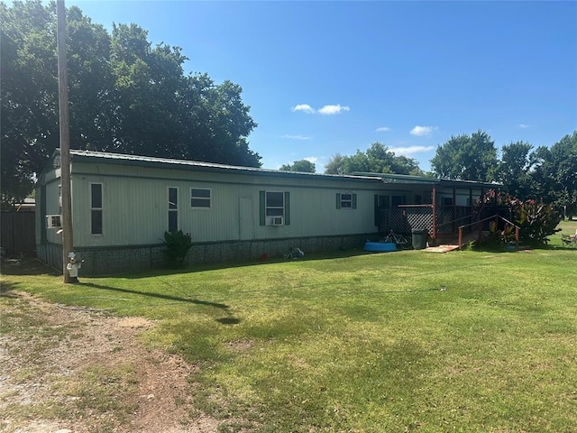 722 W 5th St, Erick, OK 73645 - back of property featuring a yard